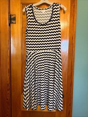 LuLaRoe Nicki Navy/White Chevron Dress with Pockets!